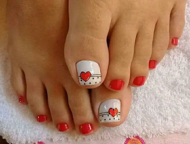 cute Christmas toenails