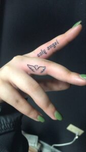 Girly Finger Tattoos: 15 Cute Tattoo Ideas For Females or Women - That ...