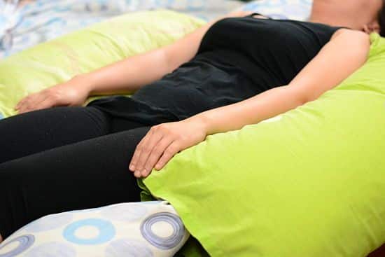5 Sleeping Positions to Relieve Period Cramps