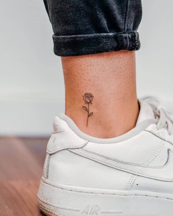 11 Unique Small Rose Tattoo Ideas for Females