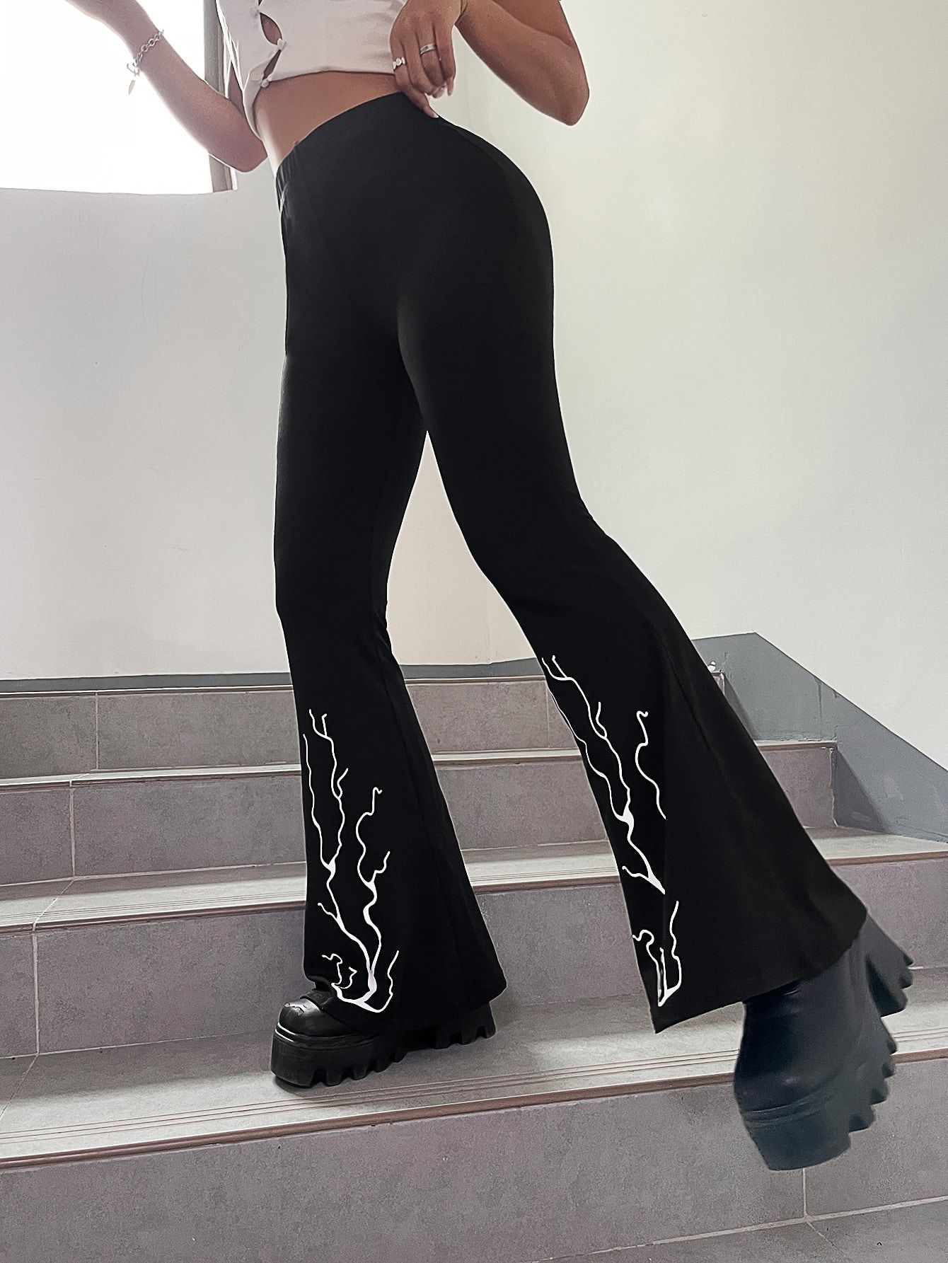 Elеvatе Your Stylе with VCut Pants Thе Ultimatе Fashion Guidе That