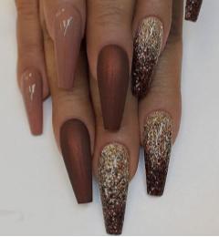 Glittery and Glamorous Nails