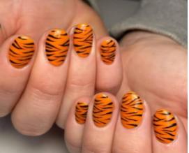 Tiger Stripe nails