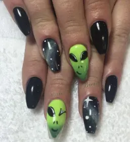 Aliens on Your Nails